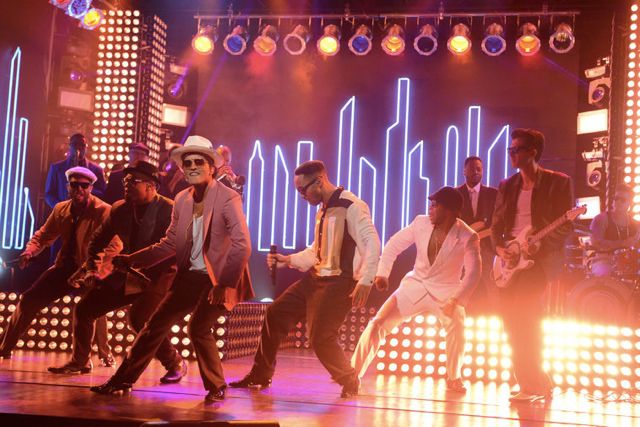 Mark Ronson, Bruno Mars, and Mystikal joined forces to perform the Prince-lite "Uptown Funk" and "Feel Right."